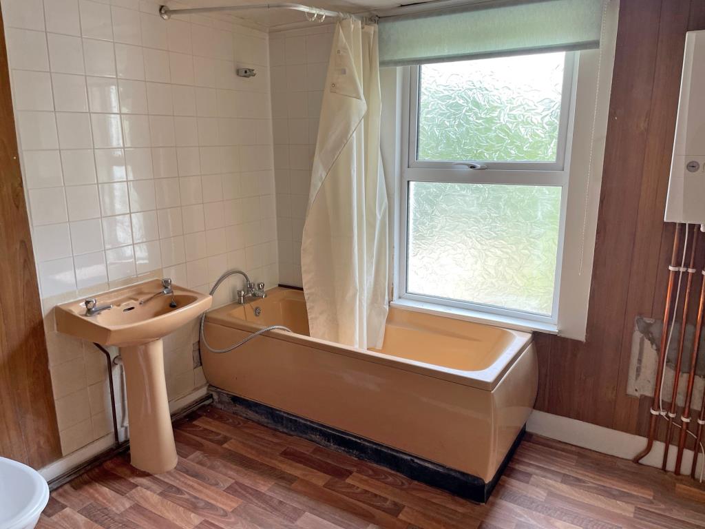 Lot: 143 - END-TERRACE HOUSE FOR IMPROVEMENT -